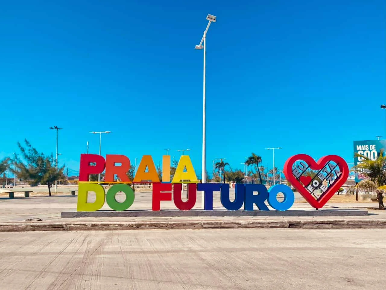Mulher dar a luz a bebê dentro de banheiro de barraca de praia em Fortaleza