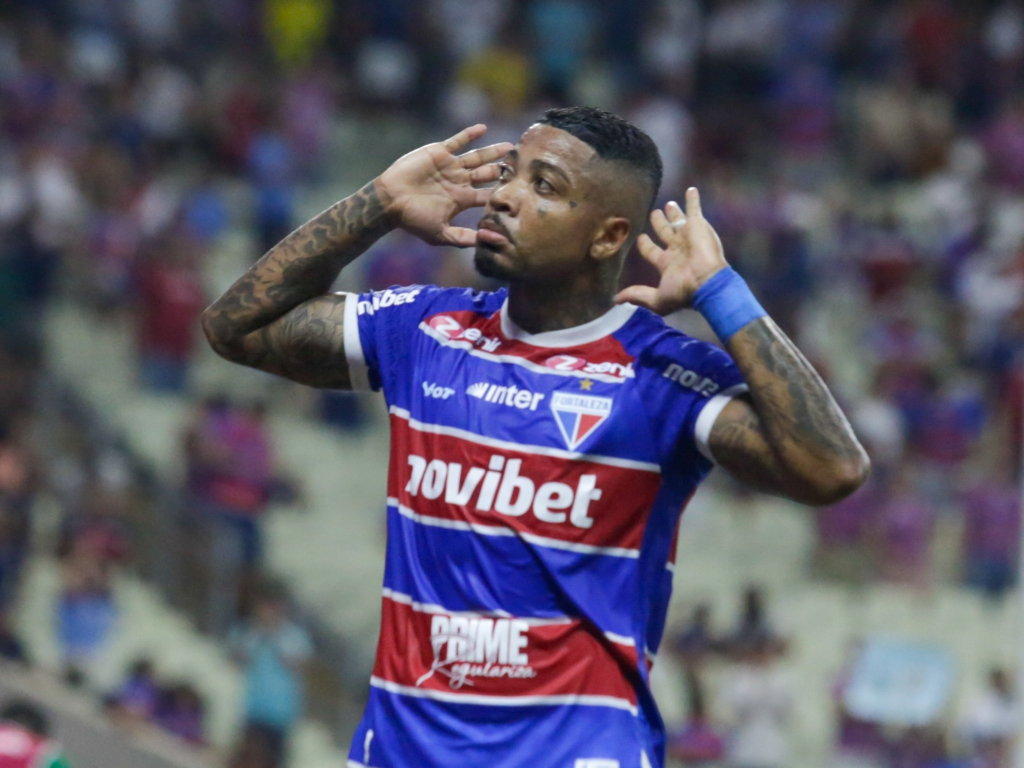 Fortaleza vence o Bahia e se aproxima da liderança da serie A do Brasileirão