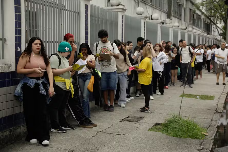 Mais de 250 mil estudantes Cearenses fazem o ENEM neste domingo 10 de novembro