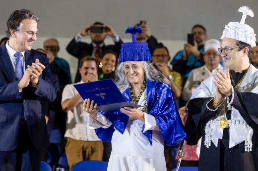 UFC concede título de Doutora Honoris Causa a Maria Bethânia