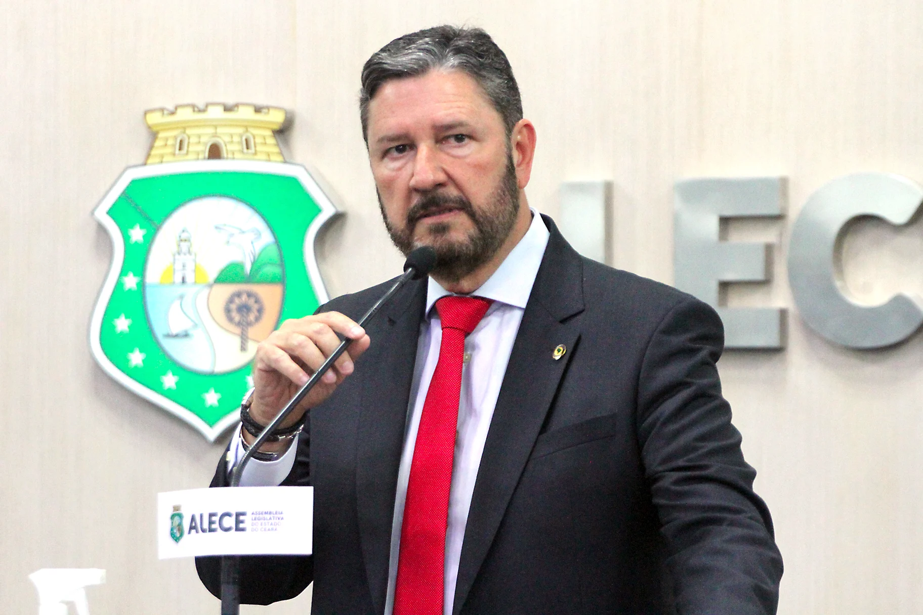 Deputado Romeu Aldigueri é favorito na disputa pela presidência da (ALECE) após desistência do Deputado Fernando Santana