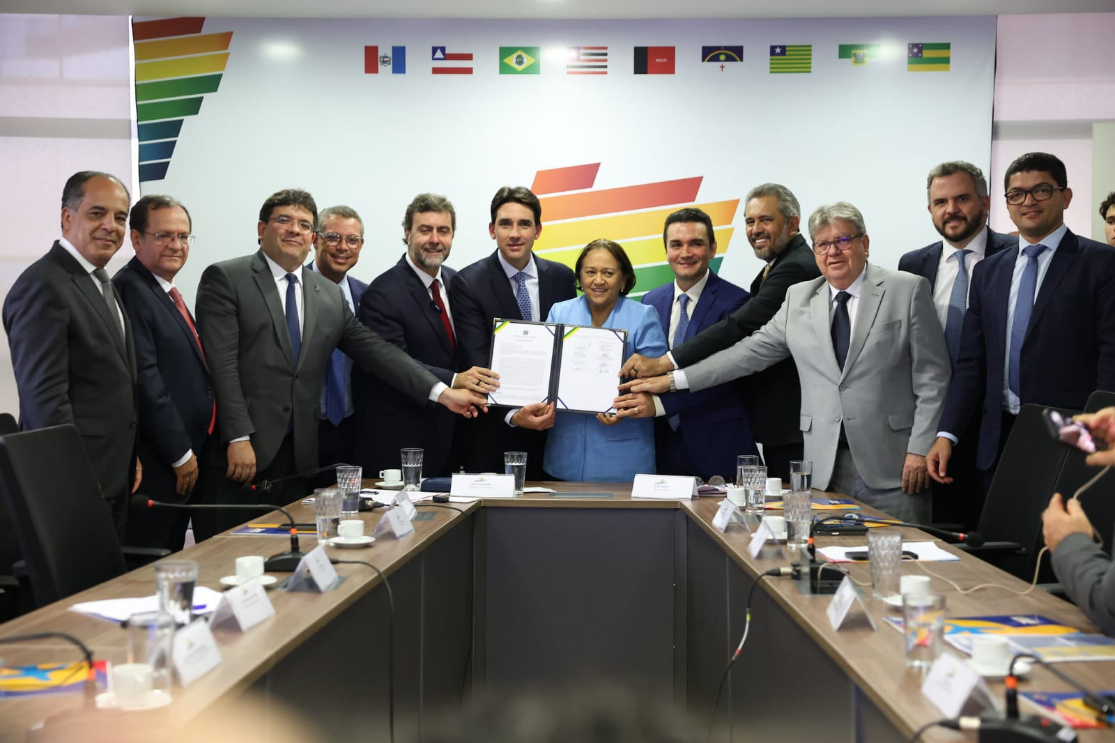 Governador Elmano de Freitas participa do lançamento do Programa de Aceleração do Turismo Internacional Nordeste, em Brasília.