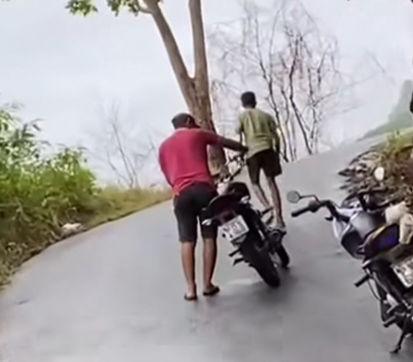 Motociclista sofre acidente após caminhão derramar óleo na pista