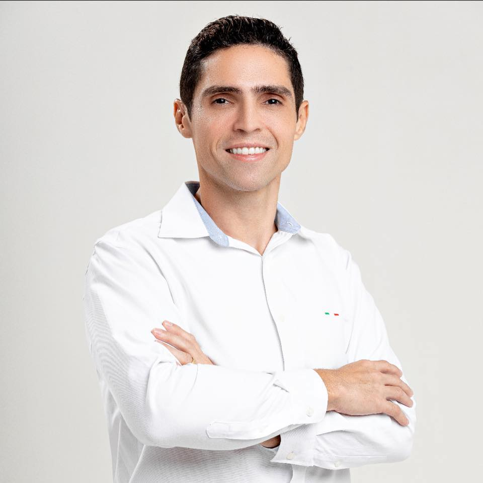 Prefeito Realiza entrega de equipamentos e EPis para equipe de limpeza pública de Palmácia