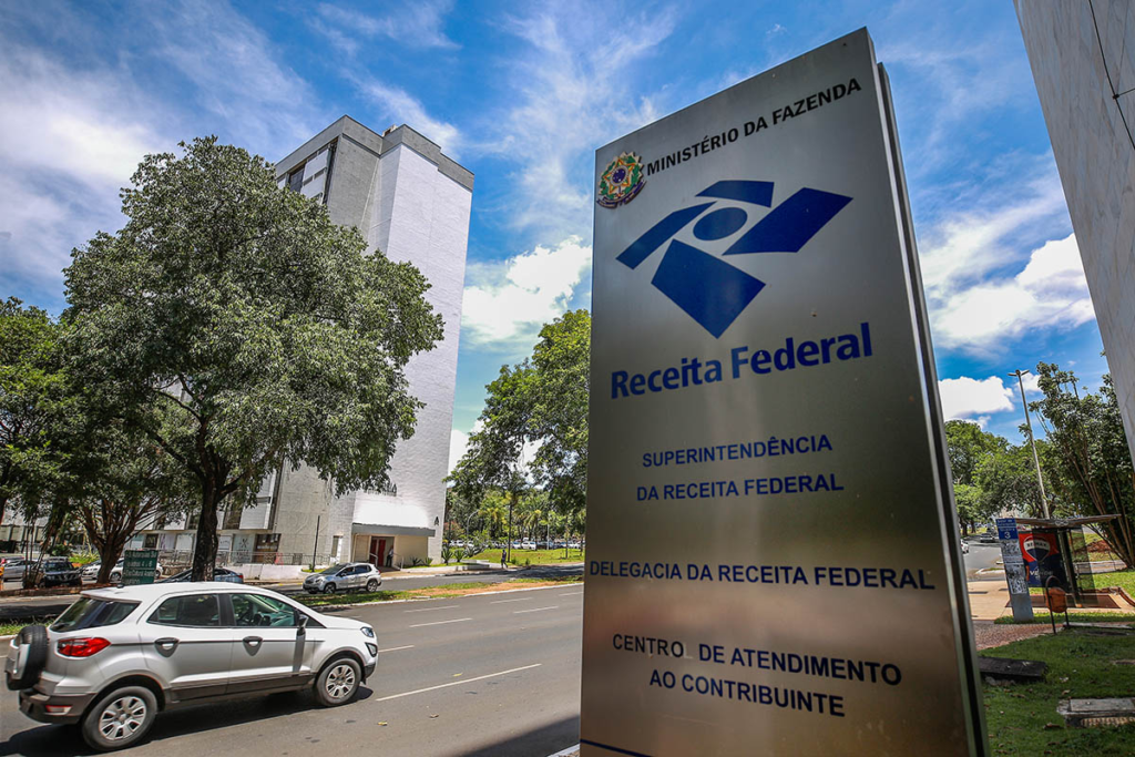 Receita Federal amplia fiscalização de transações financeiras via Pix e cartões de crédito