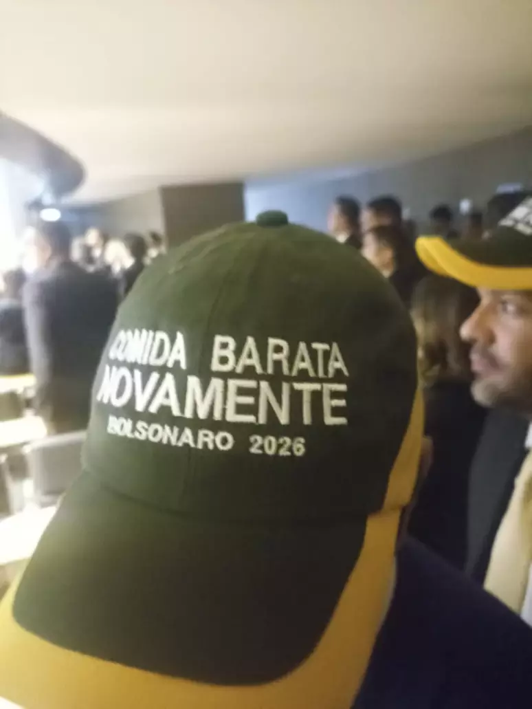 “Comida barata novamente” Alta na inflação dos alimentos no governo Bolsonaro contradiz frase em boné