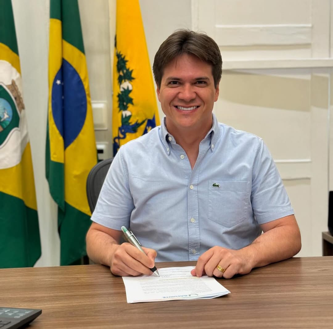 Prefeito Herberlh Mota implanta novo plano de cargos, carreiras e salários para agentes de saúde e endemias de Baturité