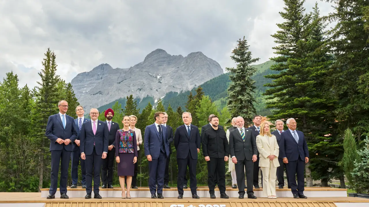 Líderes do G7 ‘chamam atenção’ de Lula após presidente se distrair em encontro
