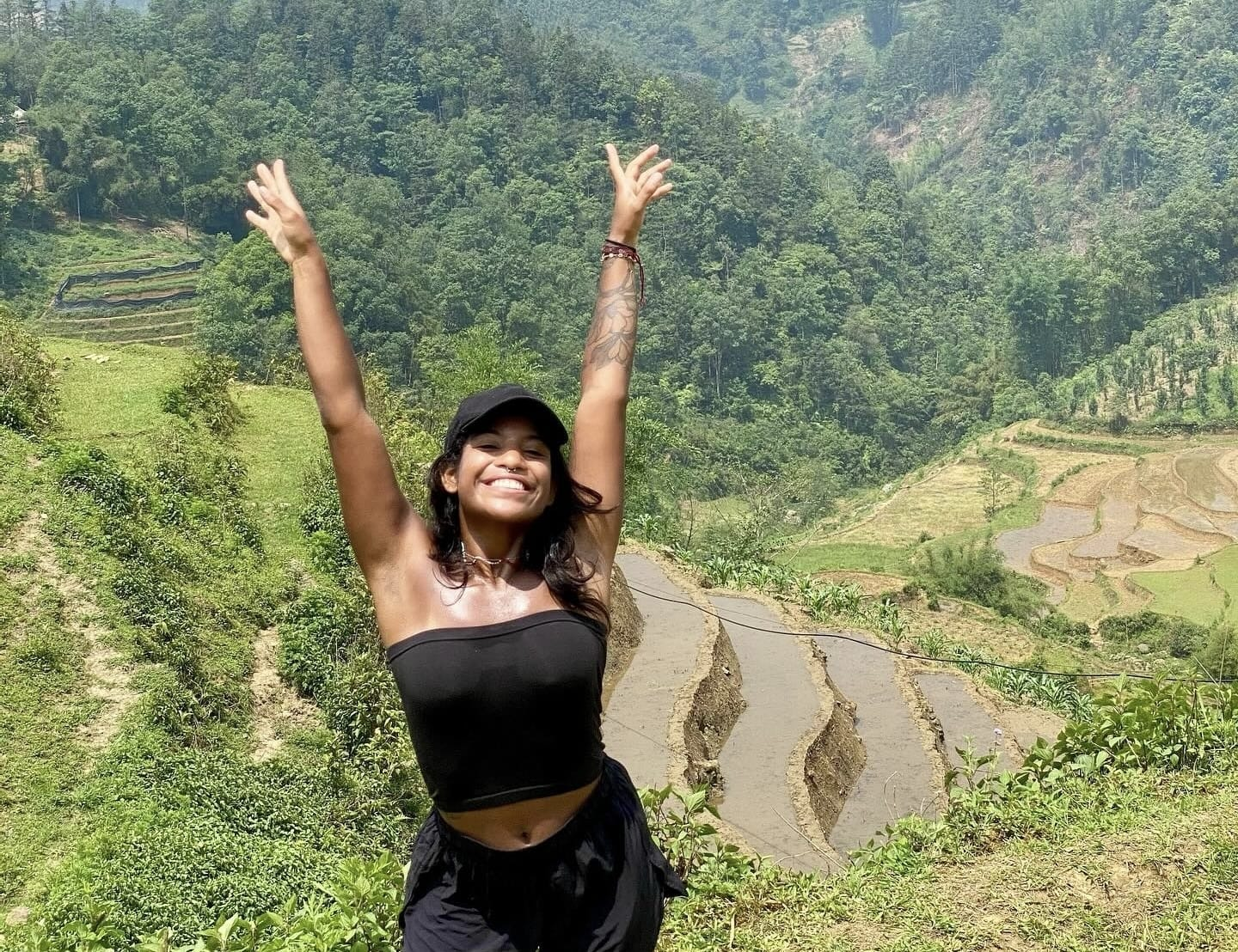 Brasileira morre após cair em trilha no vulcão Rinjani na Indonésia