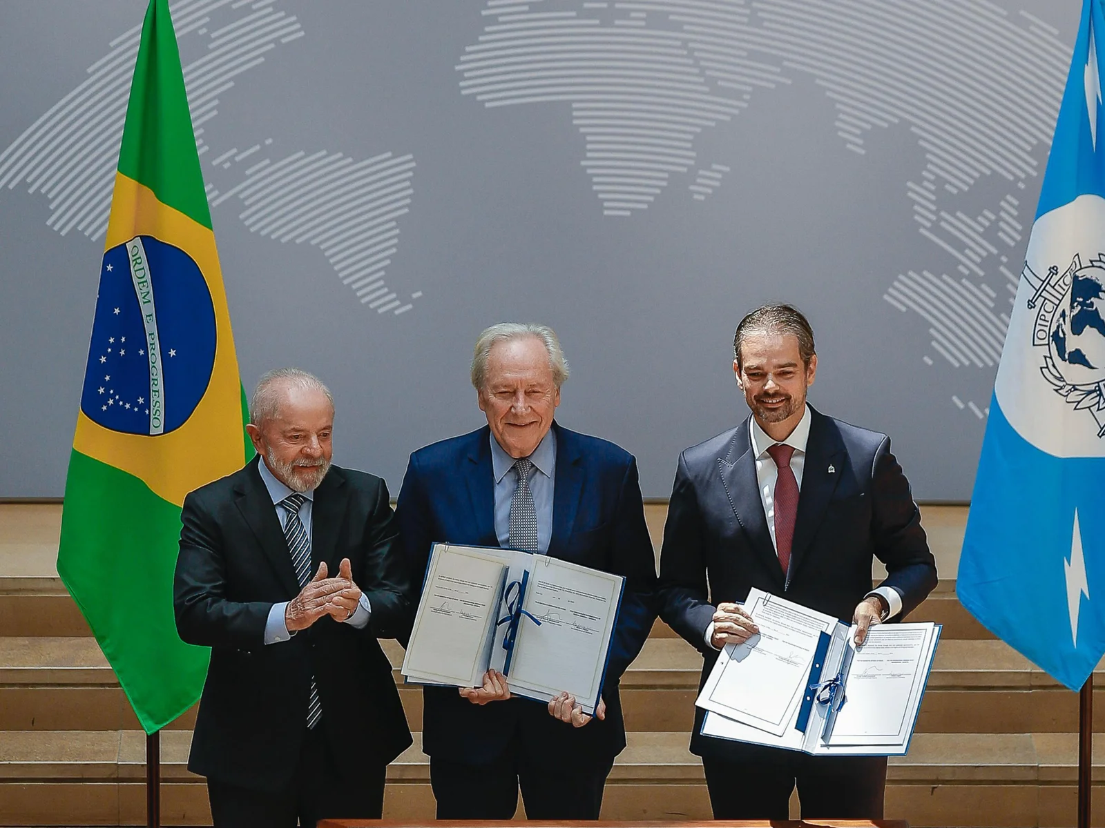 Lula assina acordo de cooperação com Interpol