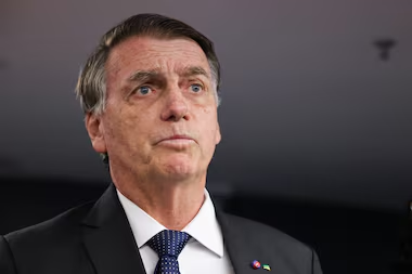 Moraes decreta prisão domiciliar de Bolsonaro