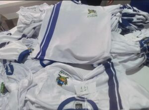 Escola Humberto de Campos e Anexo recebem 100% do fardamento escolar em Acarape