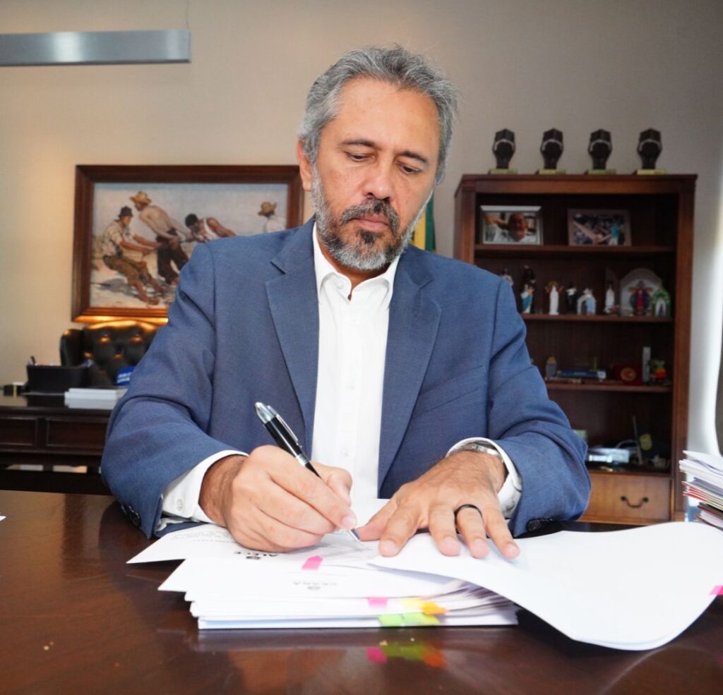 Governo do Ceará abre edital com 200 vagas para ampliação definitiva de carga horária para professores da rede estadual