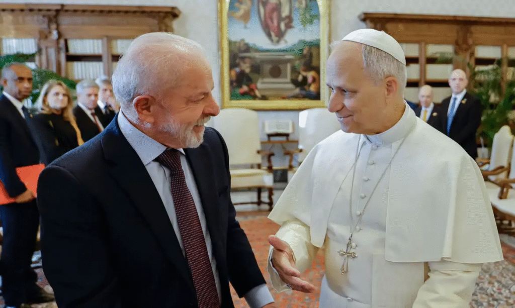 Lula se encontra com papa Leão XIV no Vaticano, fala sobre a fome e faz convite para a COP 30