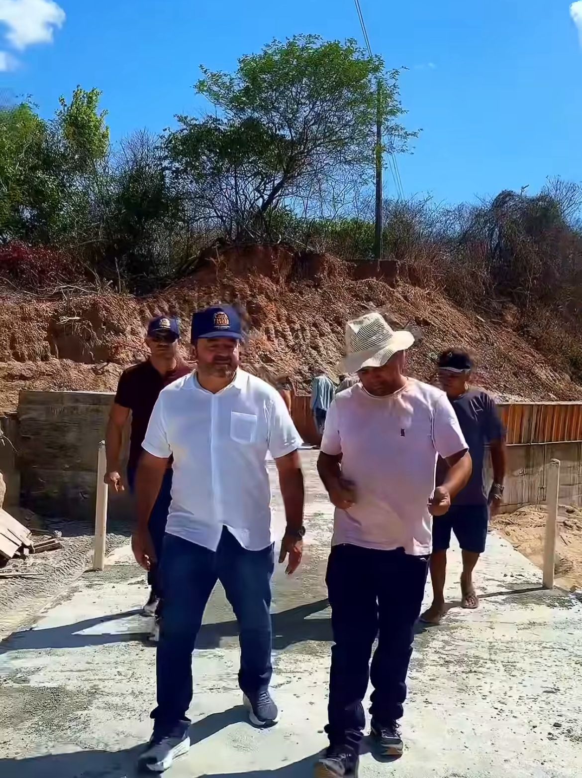 Prefeito de Ocara acompanha andamento das obras da Barragem de Cristais