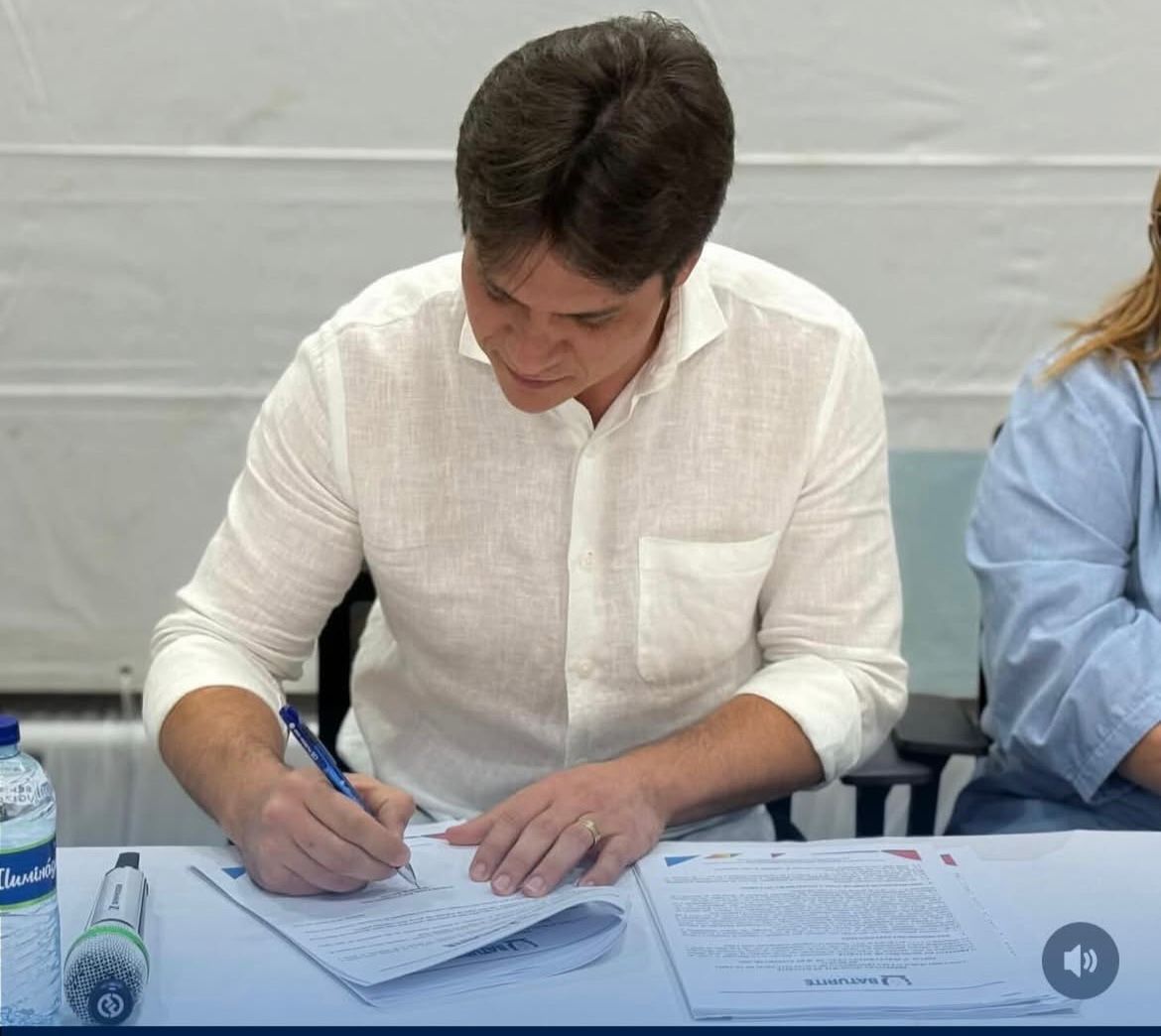 Prefeito de Baturité assina edital do concurso público municipal