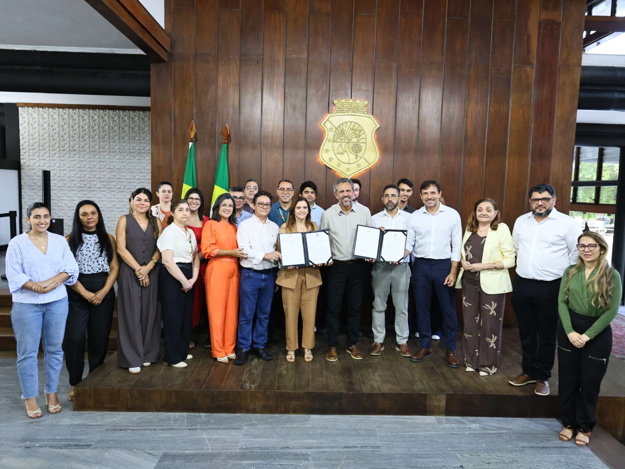 Governador Elmano de Freitas autoriza concurso público para 2 mil cargos de professores da rede estadual