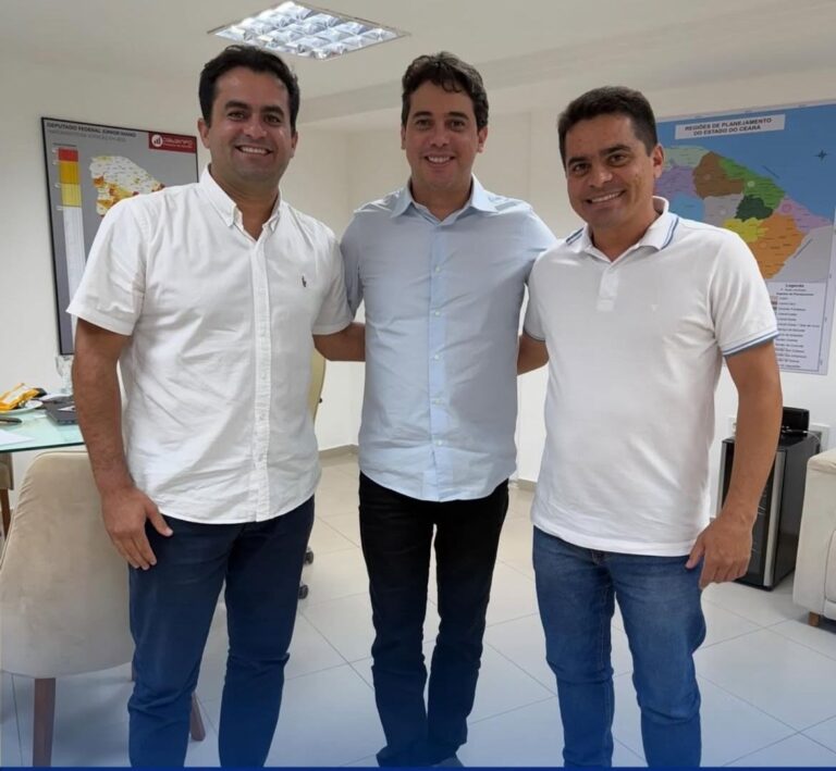 Prefeito de Mulungu participou de reunião estratégica com o deputado Federal Junior Mano e o ex- prefeito Robert Viana