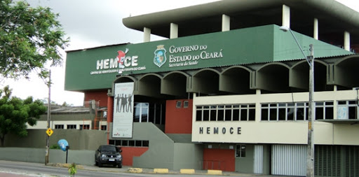 Governador Elmano de Freitas visita Hemoce durante campanha de doação de sangue para o Carnaval